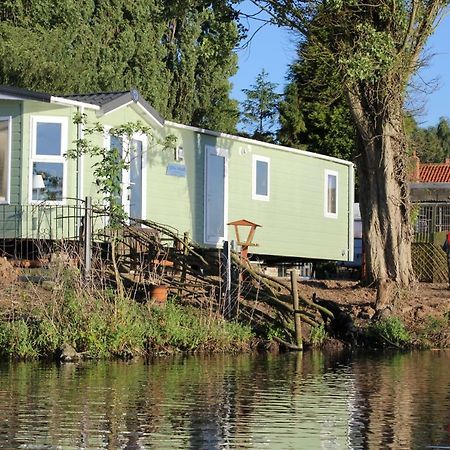 Marshlands Lakeside Nature Retreat Barton-upon-Humber Bagian luar foto