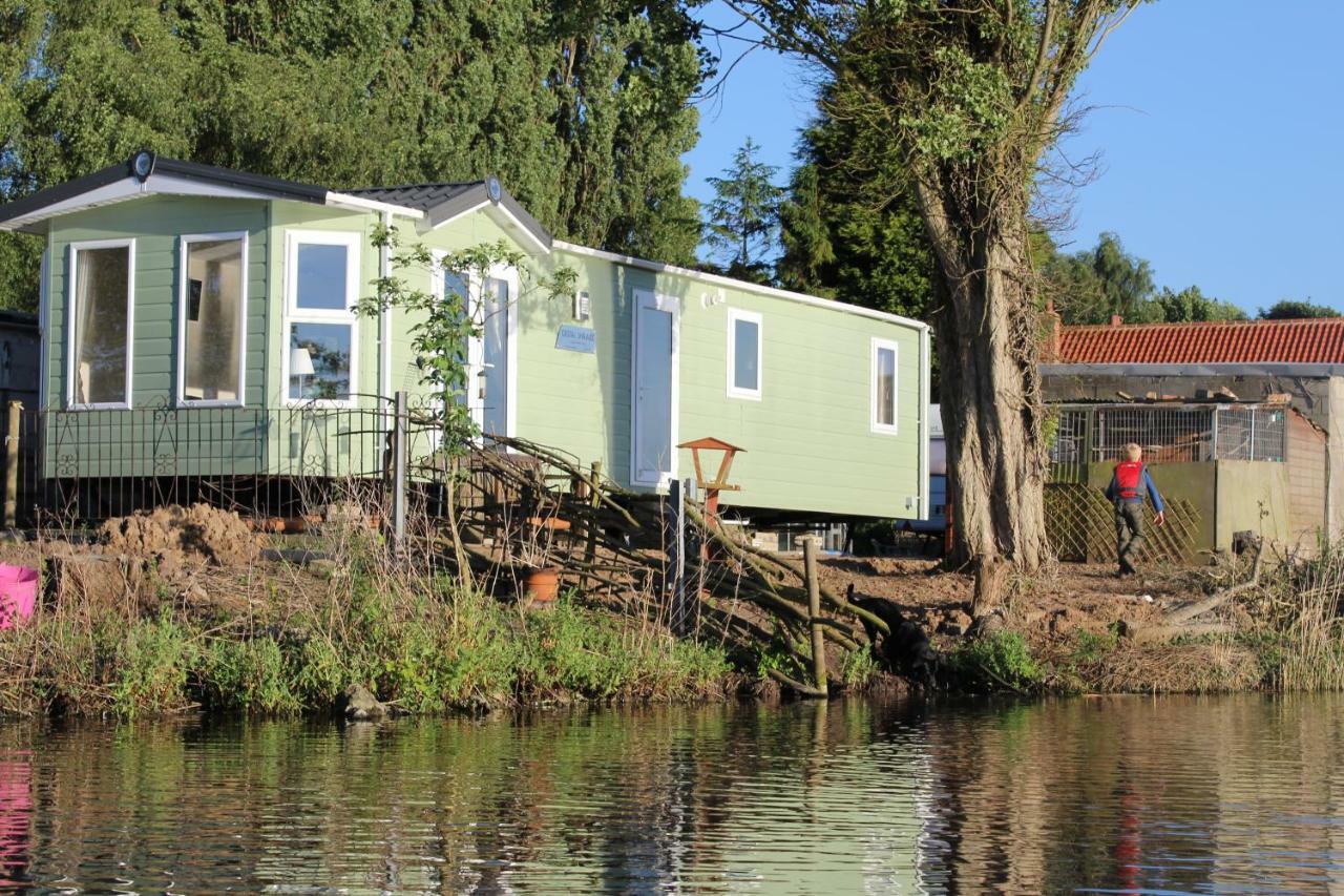 Marshlands Lakeside Nature Retreat Barton-upon-Humber Bagian luar foto